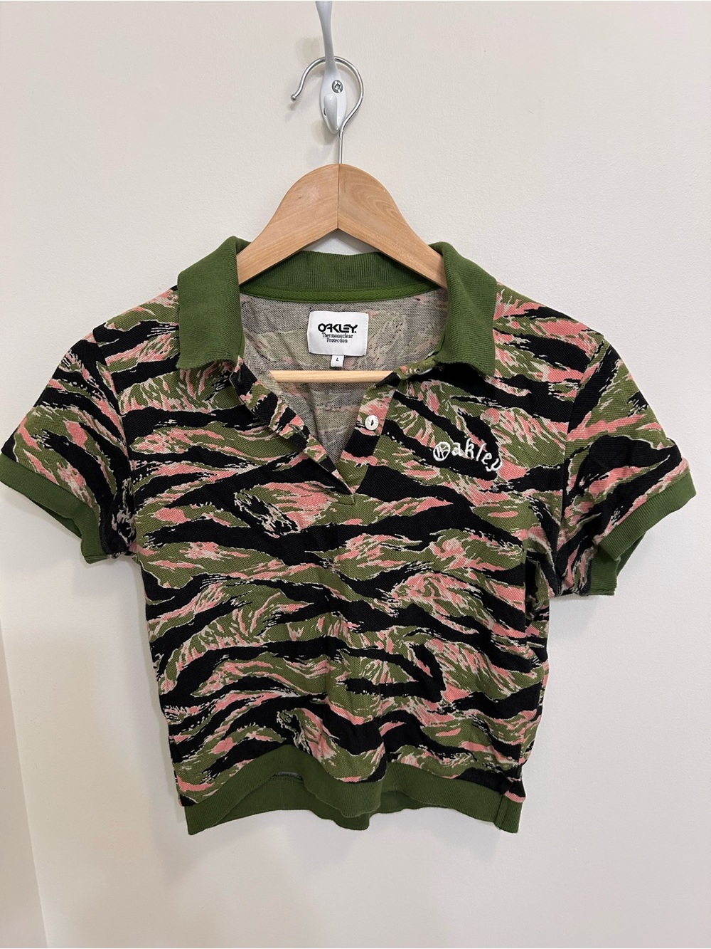Oakley Women’s Olive & Pink Tiger-Stripe Polo Crop Top
